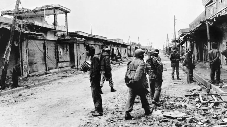 Иранские солдаты в городе Сузы, 1980 год.