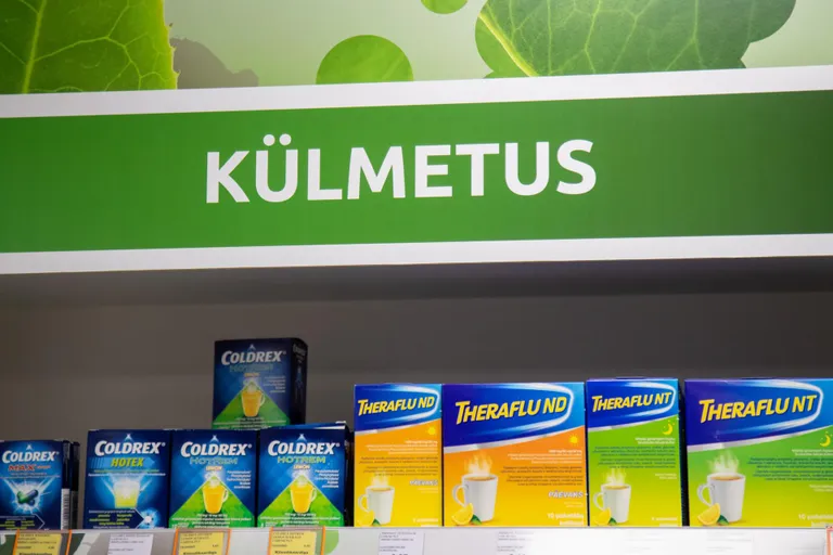Külmetusvastased ravimid apteegis.