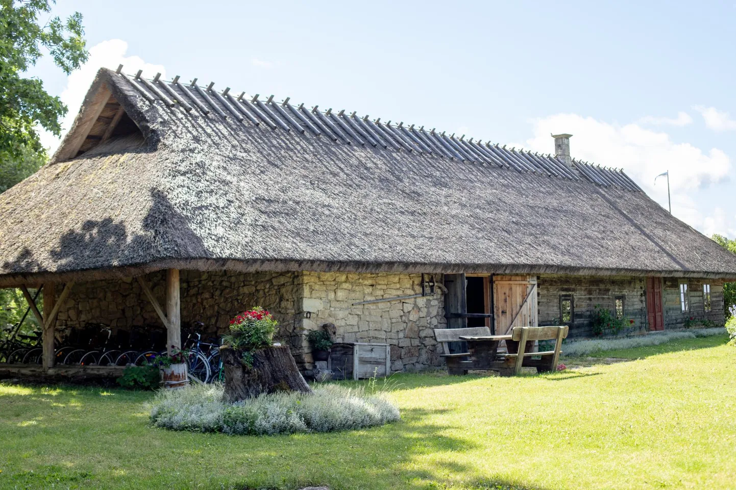 FIE-d on pigem kohalike turistide teenindajad, mistõttu pandeemia reisipiirangud mõjutavad neid vähem. Fotol turismitalu.