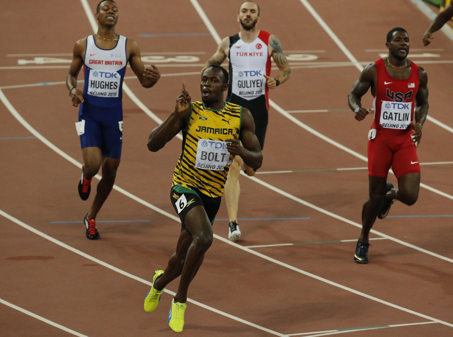 Usain Bolt võitjana finišeerimas.