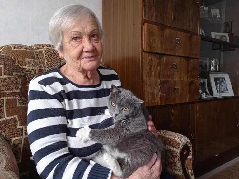 Maret Müür ja tema seitsme varbaga kass.