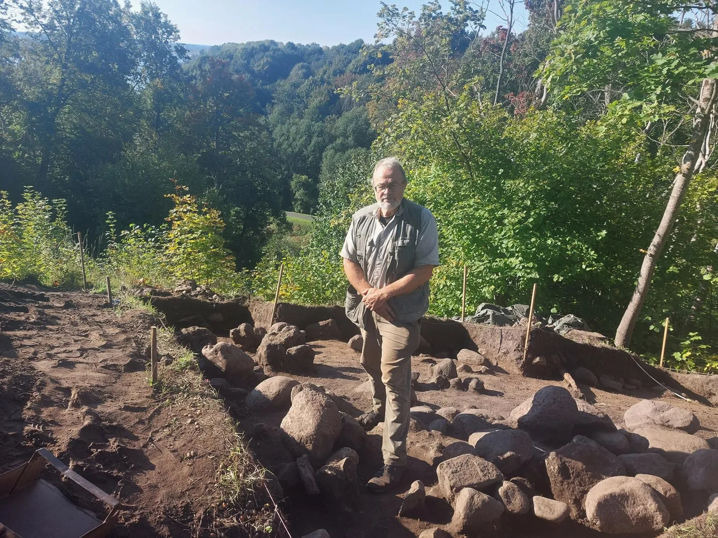 Arheoloogiaprofessor Heiki Valk on Viljandimaal sagedasti väljakaevamistel käinud.
