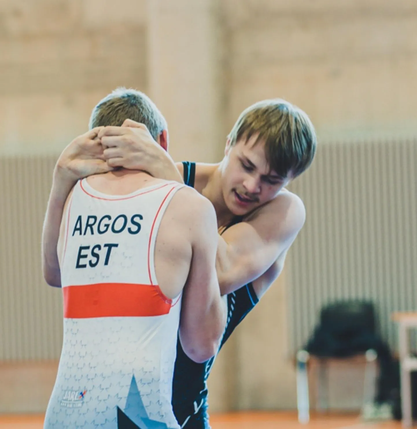 Marcus Evert Uhtjärv maadlemas pronksi teeninud Astor Argosega.
