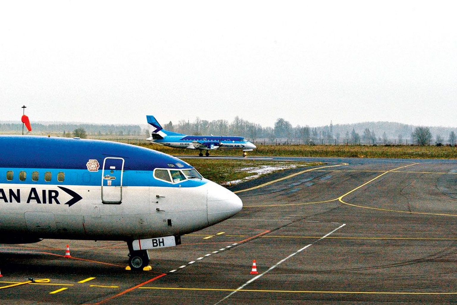 Estonian Airi lennuk Tartu lennujaamas.