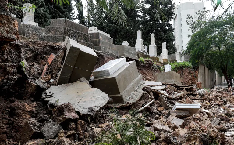 Liibanoni Beiruti ainus juudi surnuaed sai tugeva tuule ja paduvihma tõttu kannatada