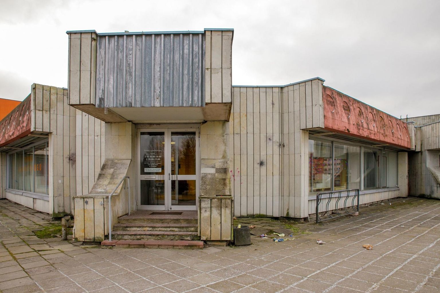 Pärnu Ranna raamatukogu töötab endiselt Mai kultuurikeskuses.