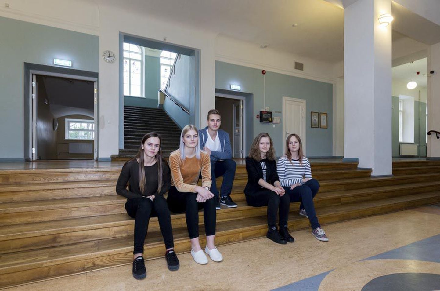 Kesklinna koolist läks vahetusnädalale kuus õpilast, vastu võtsid nad teistest koolidest viis huvilist. Pildil vasakult: Ilona Tasane, Meeri-Lii Kaseoja, Martin Holtsmann, Nora Viikmaa ja Liisa Ikla.