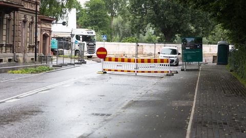 PÄEVAKÜSIMUS ⟩ Miks ehitatakse Laia tänava ja Vabaduse puiestee ristmik ümber nii, et rattur peab tegema põike?
