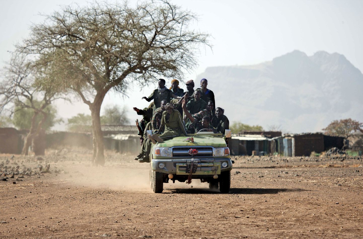ÜRO rahuvalvajatega koostööd tegevad Sudaani armee sõdurid.