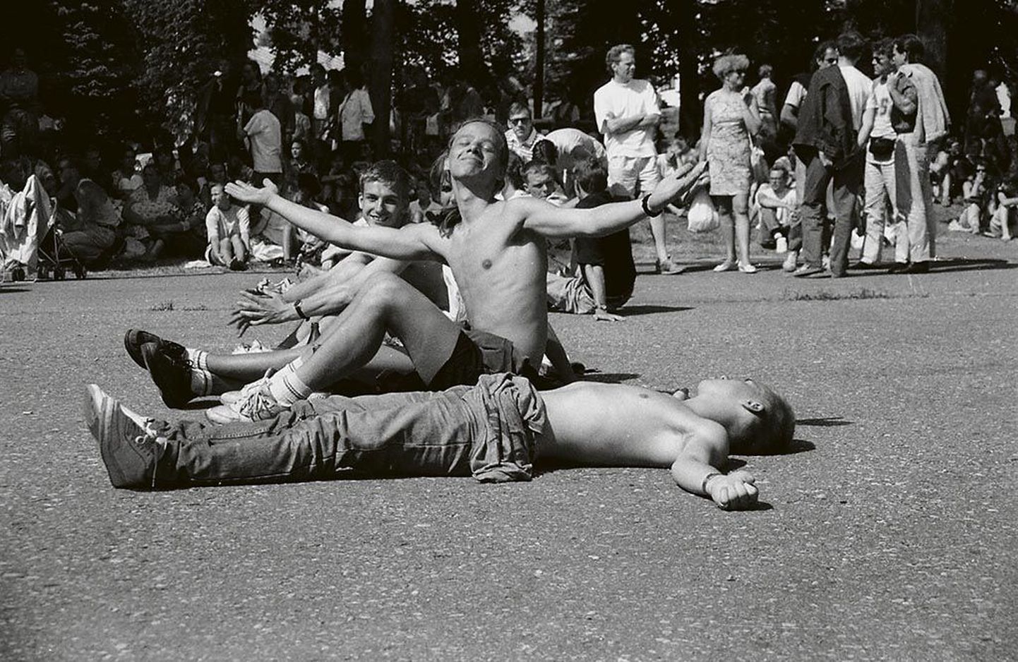 Noored tundsid end vabalt ja võtsid maas pikutades päikest. Miilitsal festivali suhtes pretensioone ei olnud.