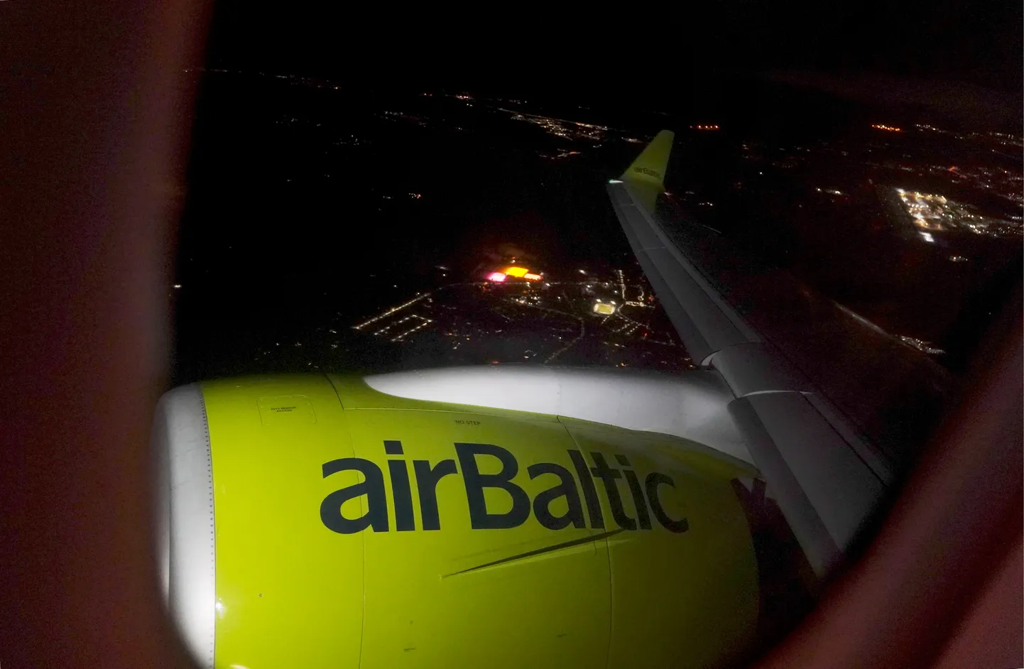 Foto on tehtud Läti rahvusliku lennufirma «Air Baltic» üritusel, mille käigus tutvustati Starlinki internetiühendust lennu ajal.