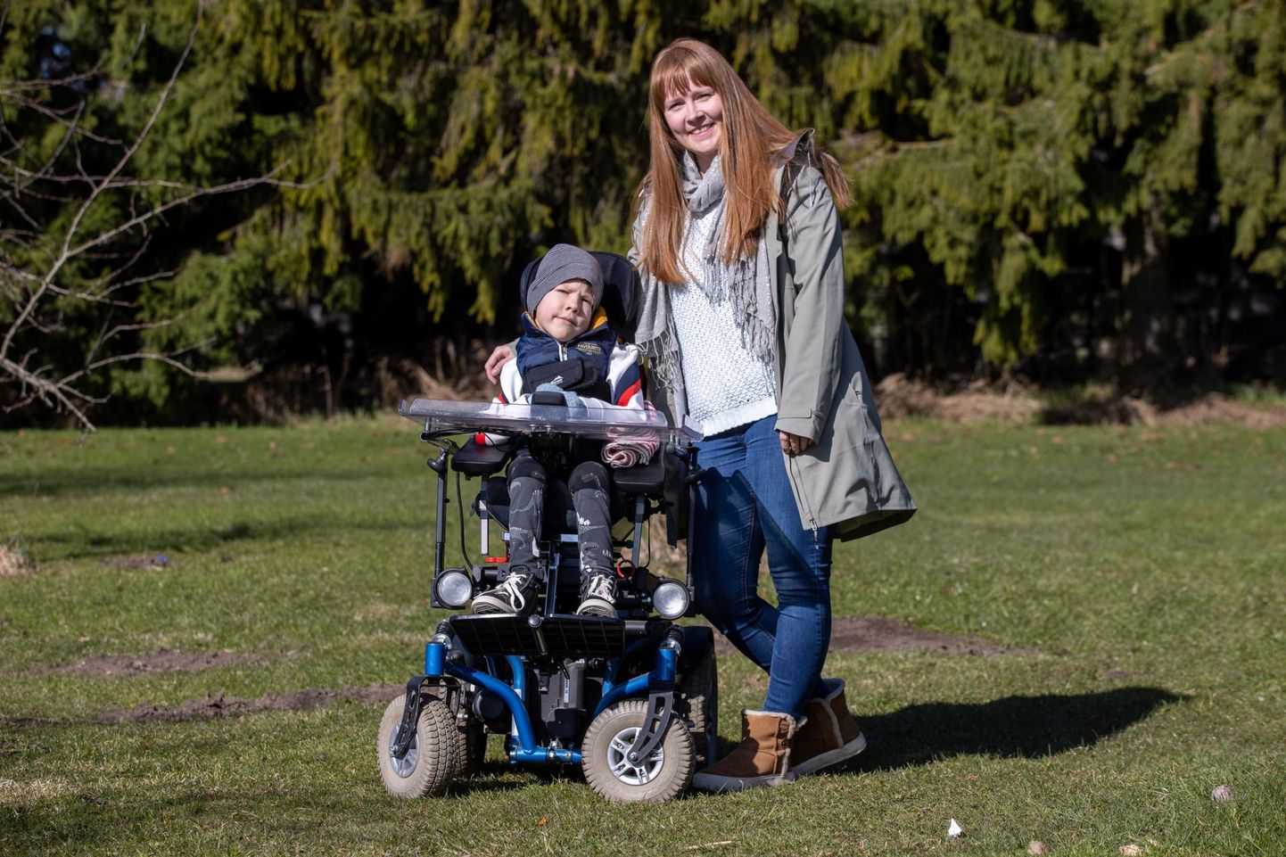 Ranar ja tema ema Liis Aavik, kes on ka Eesti Harvikhaiguste Ühingu juht, ootavad soojemat aega – siis saab ratastoolis õues mõnuga ringi sõita.
