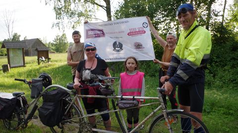 Setomaa pere tegigi Eestile jalgrattal ringi peale