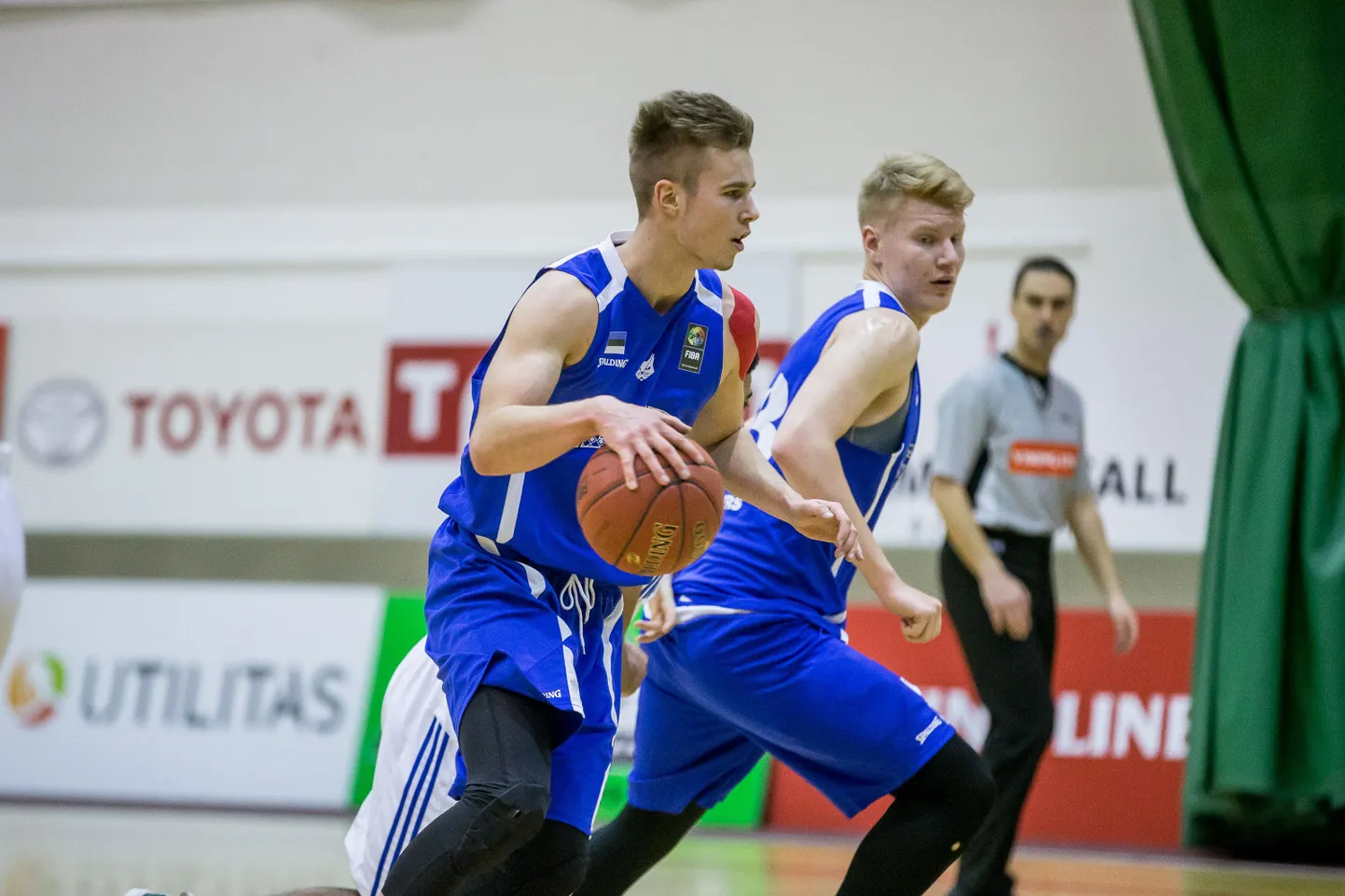 Hugo Erkmaa (vasakul) mängimas kokku Matthias Tassiga.