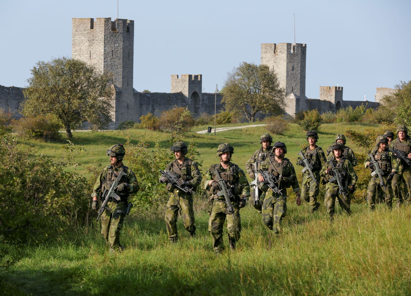 Rootsi sõjaväelased Gotlandil treenimas.
