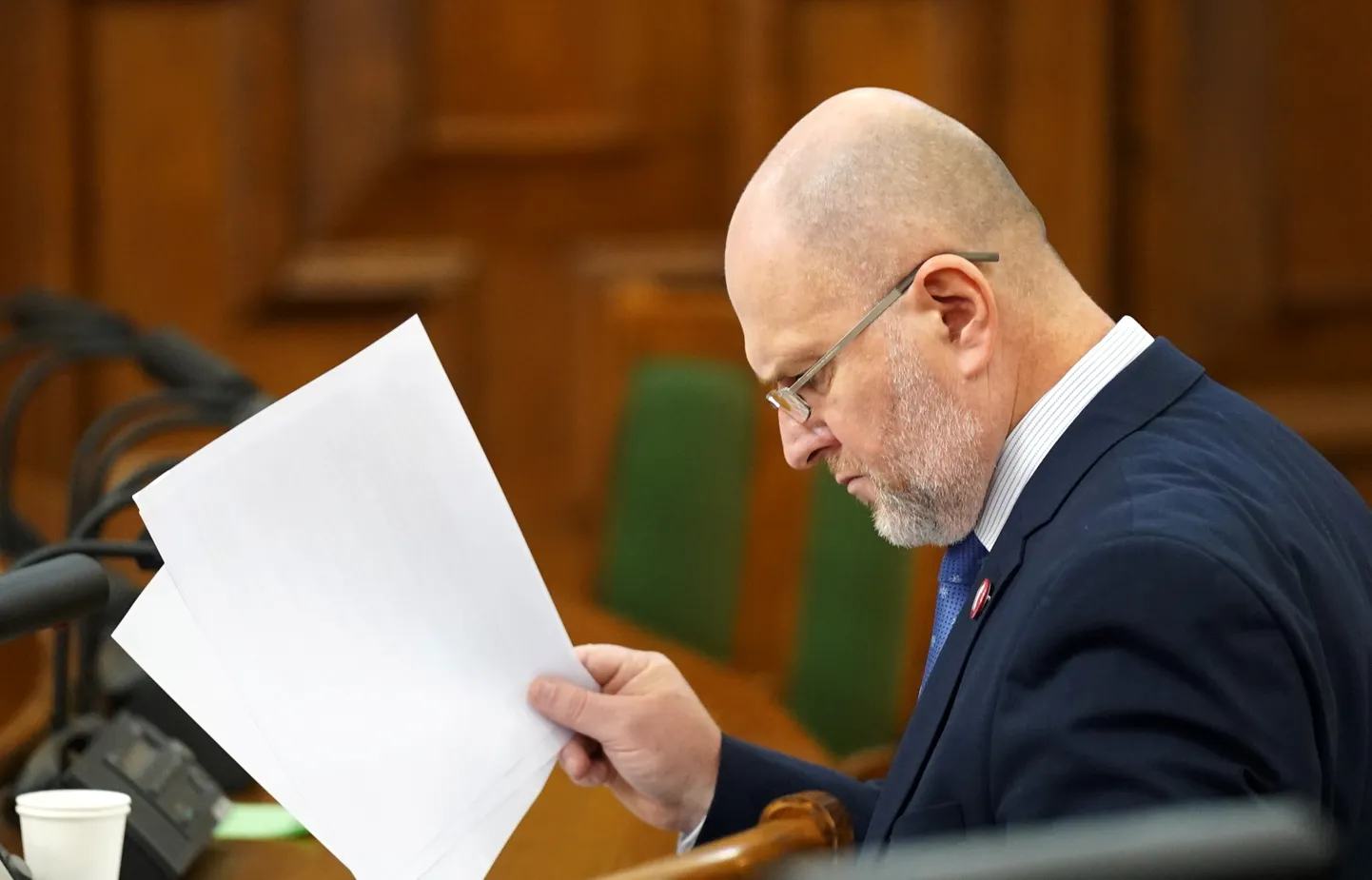 Saeimas ārkārtas sēde, kurā lemj par 2025.gada budžeta projekta un to pavadošo likumprojektu nodošanu izskatīšanai komisijās.