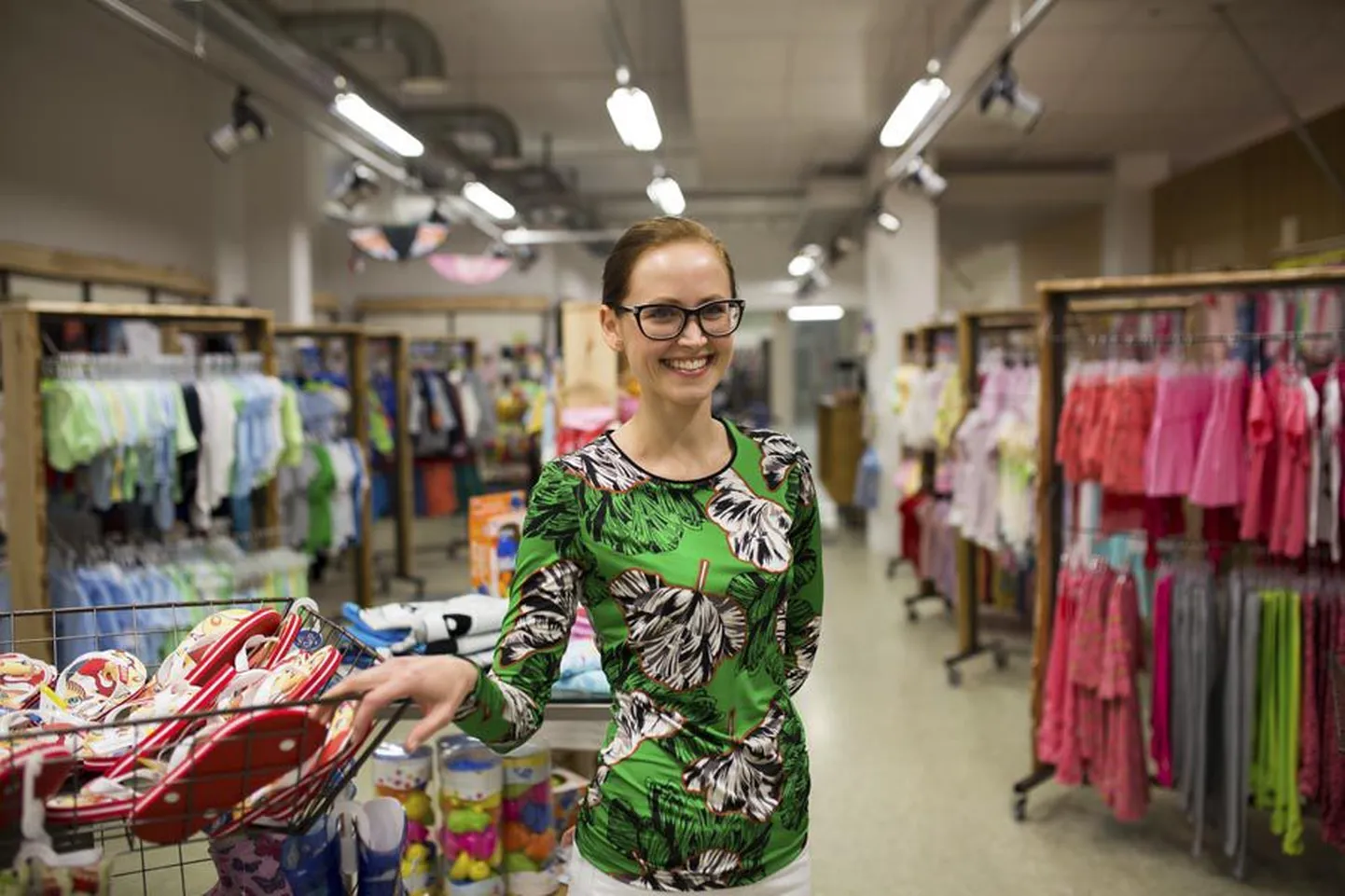 Pisipere poe omanik Annely Aavik lubab teha kõik, et kliendid eelistaksid Tallinna, Tartu või Pärnu kauplustele tema äri.