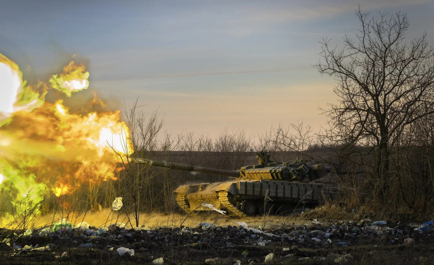 Ukrainlaste 17 tankbrigaad annab venelastele tuld Tšassiv Jaris.
