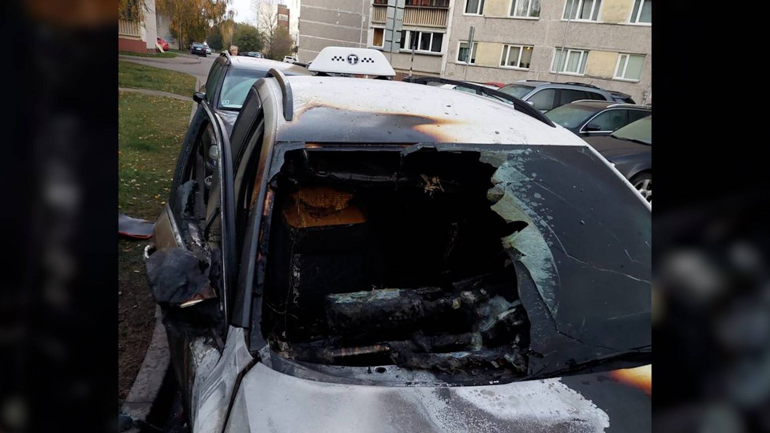 Сгоревшее такси в Пурвциемсе