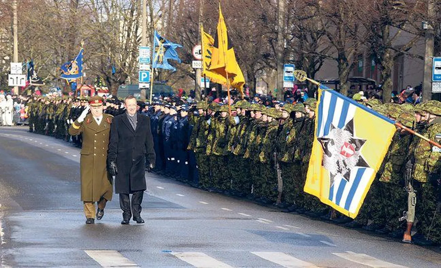 Eesti Vabariigi 96. aastapäevale pühendatud rivistus ja paraad Pärnu Keskväljakul.