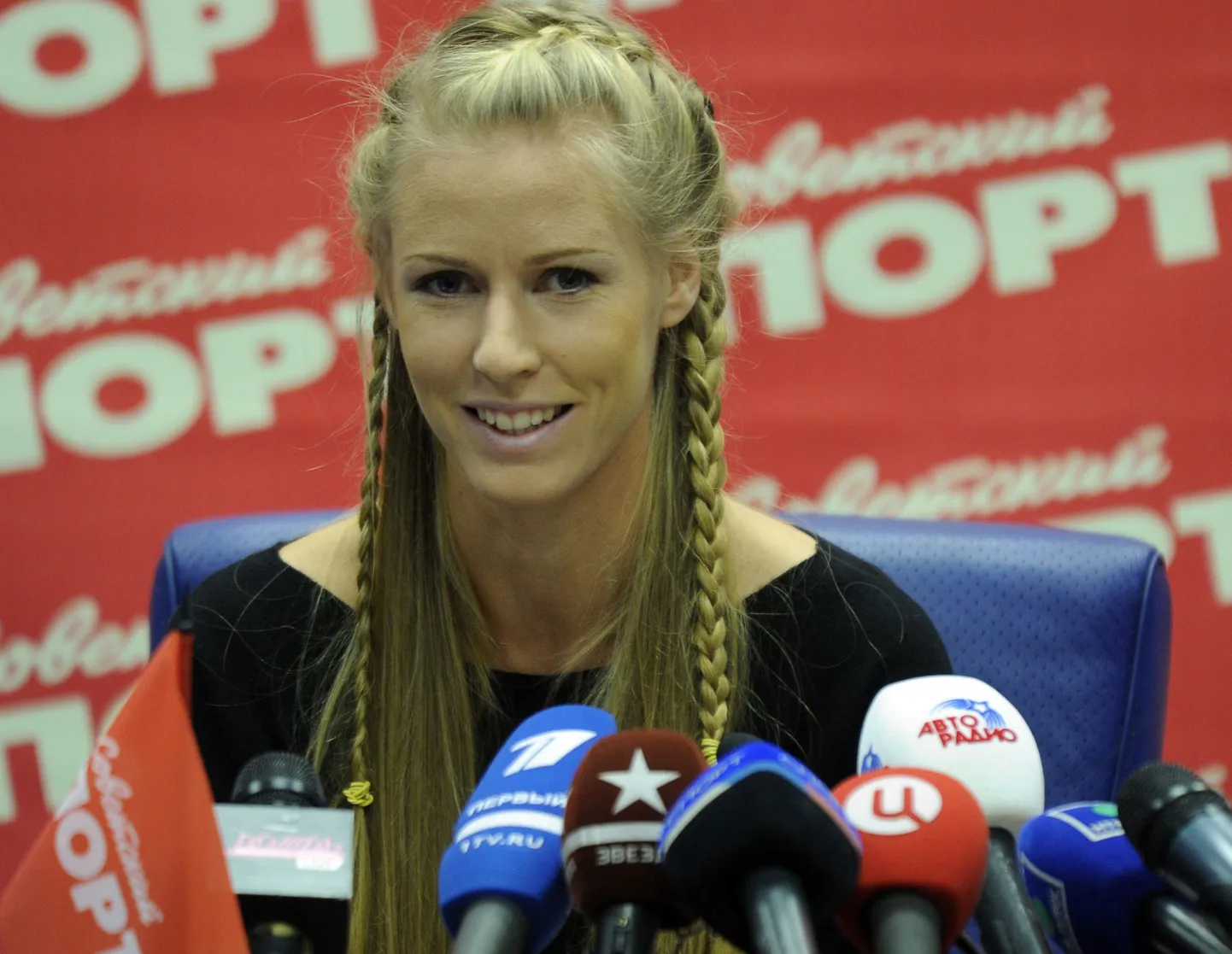 Jlena Dementjeva pressikonverentsil.