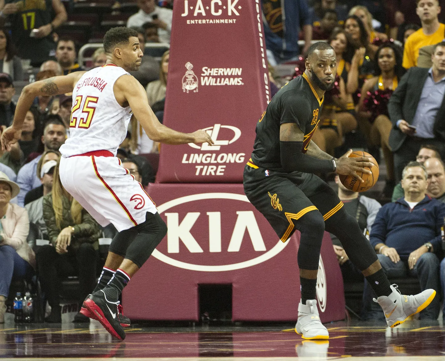 Cleveland Cavaliers sai Atlanta Hawksilt  hooaja esimese kaotuse.