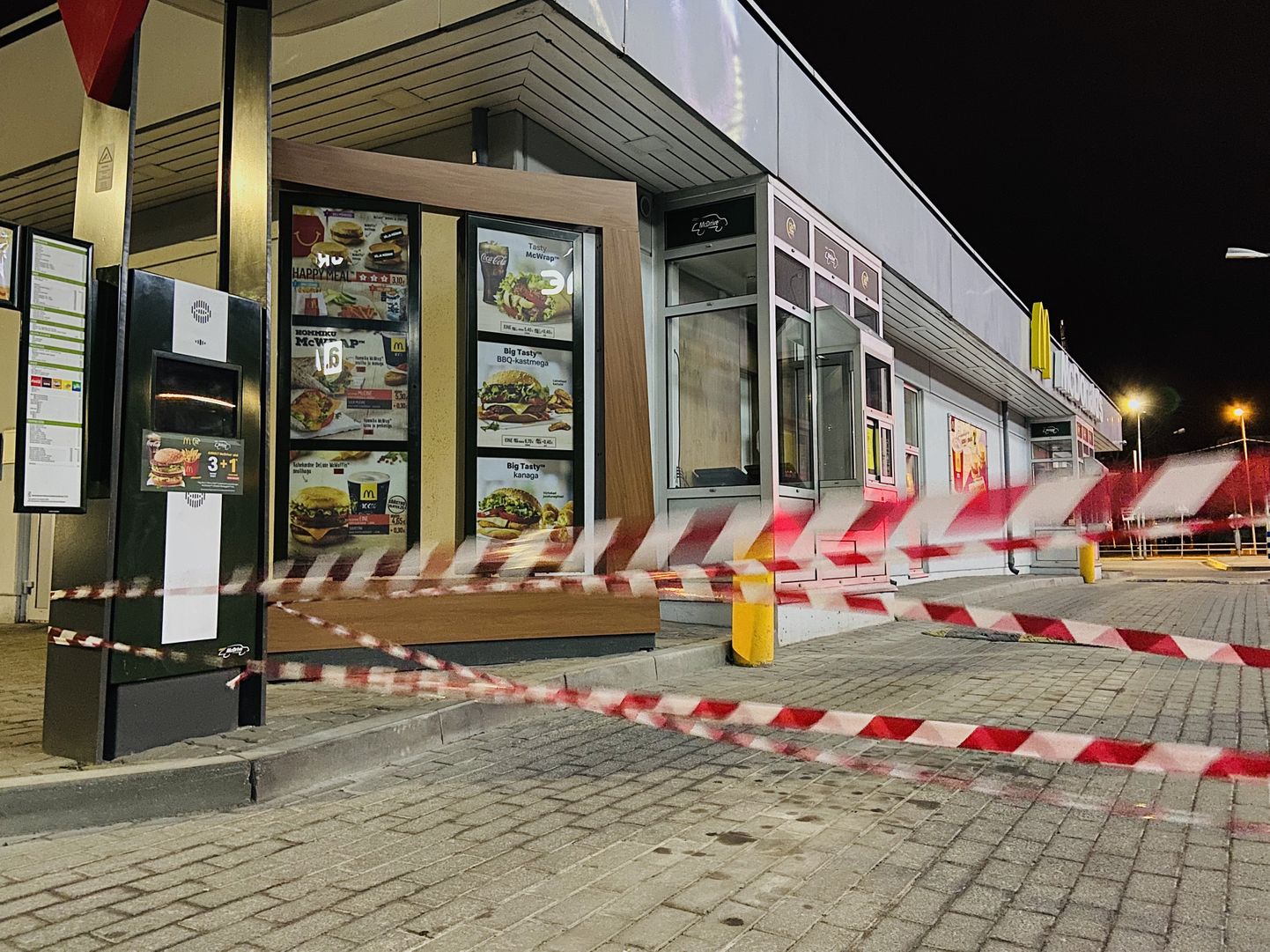 Нарвский ресторан сети быстрого питания "McDonald"s" 31 марта закрылся из-за выявленного у работника коронавируса.