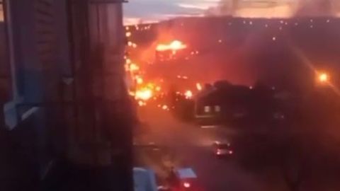 Видео ⟩ Самолет упал на жилой дом в Иркутске