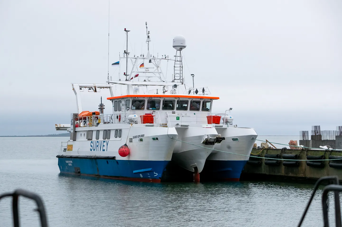 UURIB MEREPÕHJA: Saksa lipu all seilaval uurimislaeval Seabed Explorer tehakse Saaremaa vetes merepõhja uurimistöid.