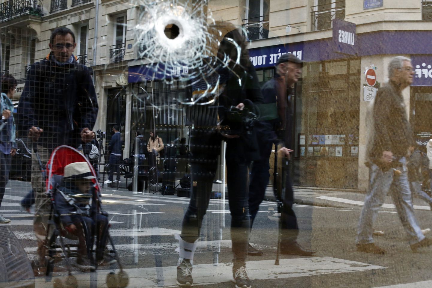 Pariisis laupäeval korraldatud terrorirünnaku toimumispaik. Värsked vahistamised on seotud samuti selle rünnakuga.