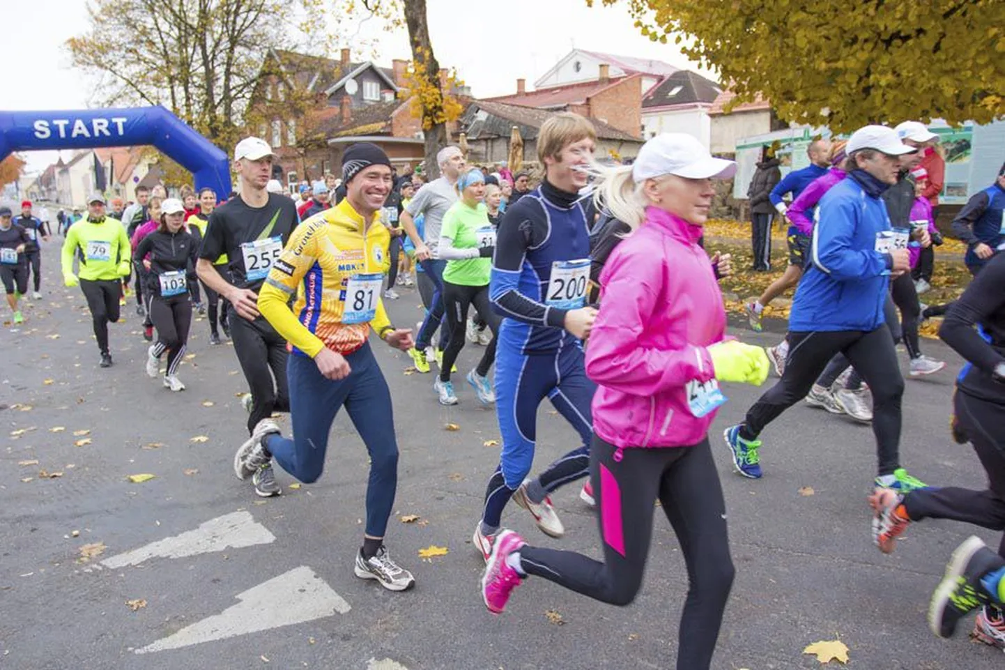 Eelmisel aastal läbis Viljandi linnajooksu ligemale 14-kilomeetrise põhidistantsi 242 inimest. Tänavu on rada veidi lühemaks tehtud.
