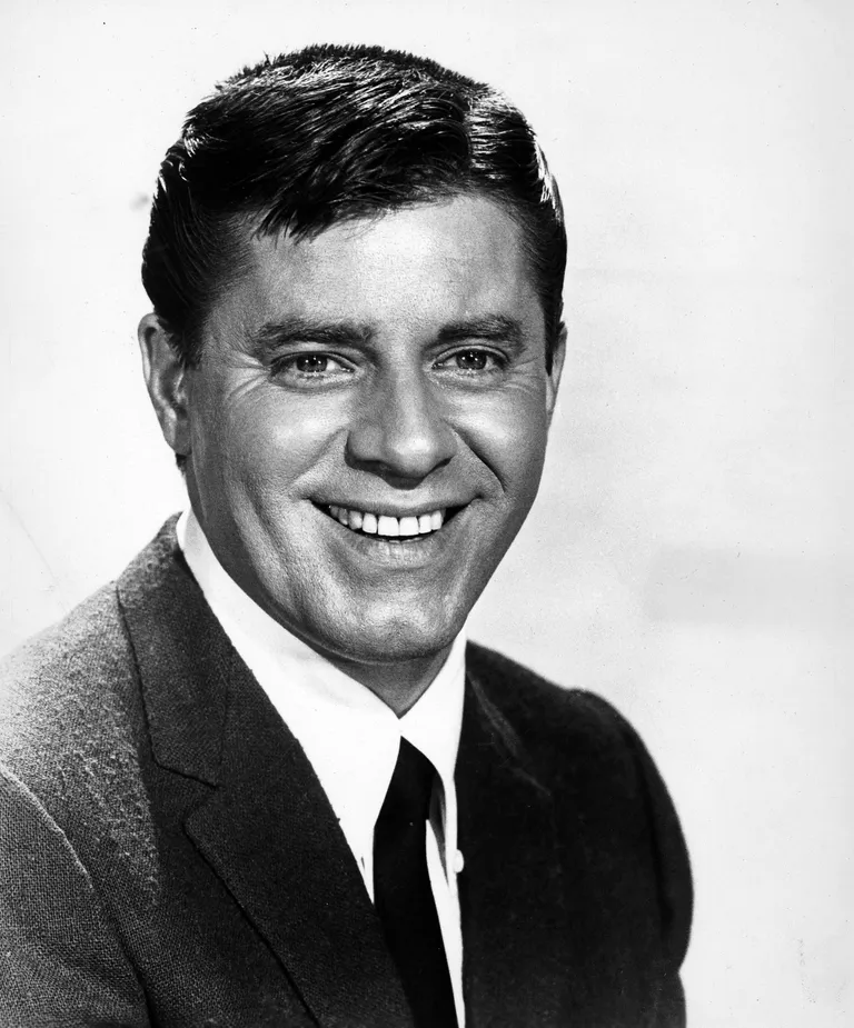 USA komöödianäitleja Jerry Lewis suri 91-aastasena