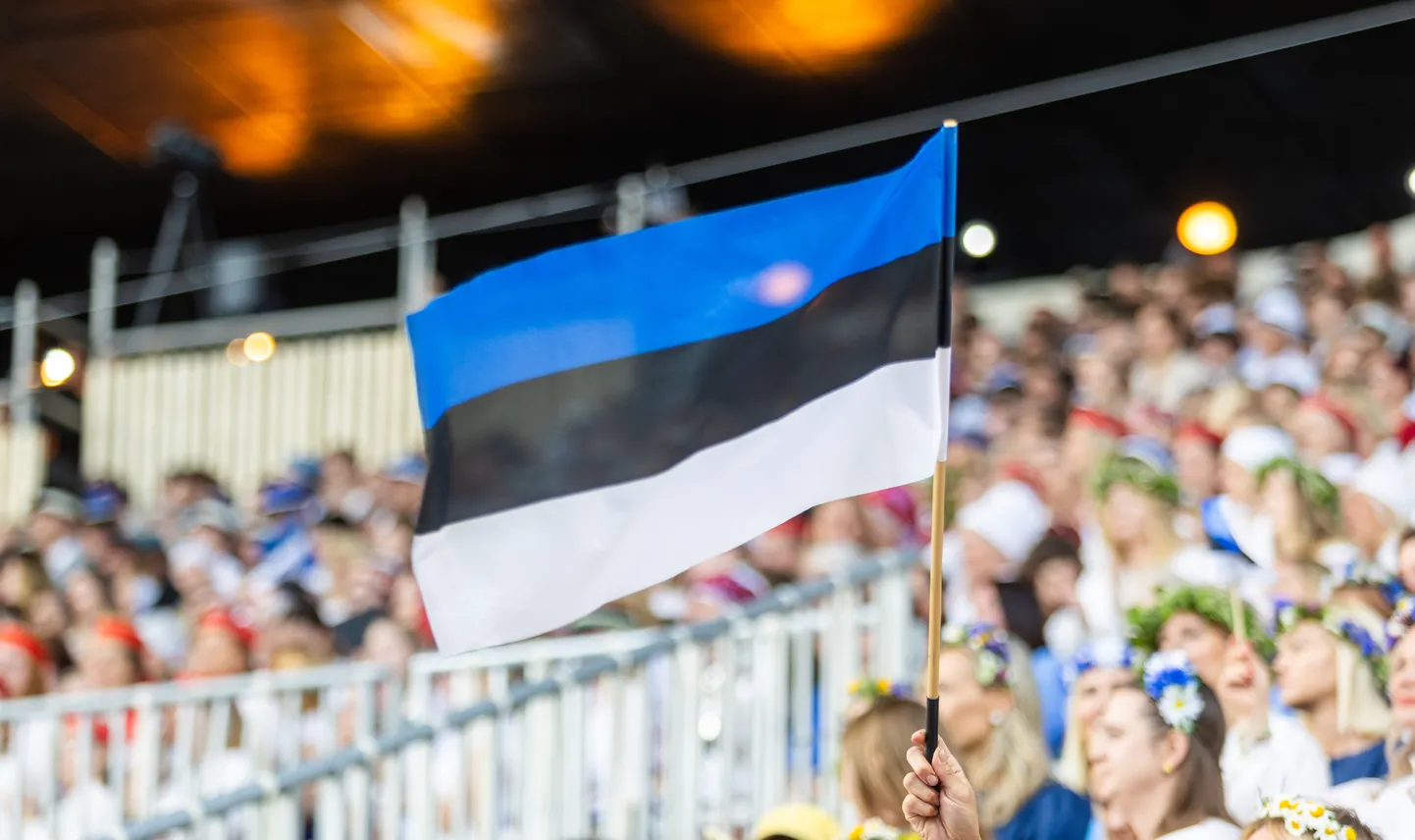 Eesti lipp Tartu laulupeol «Õnn ja Rõõm».