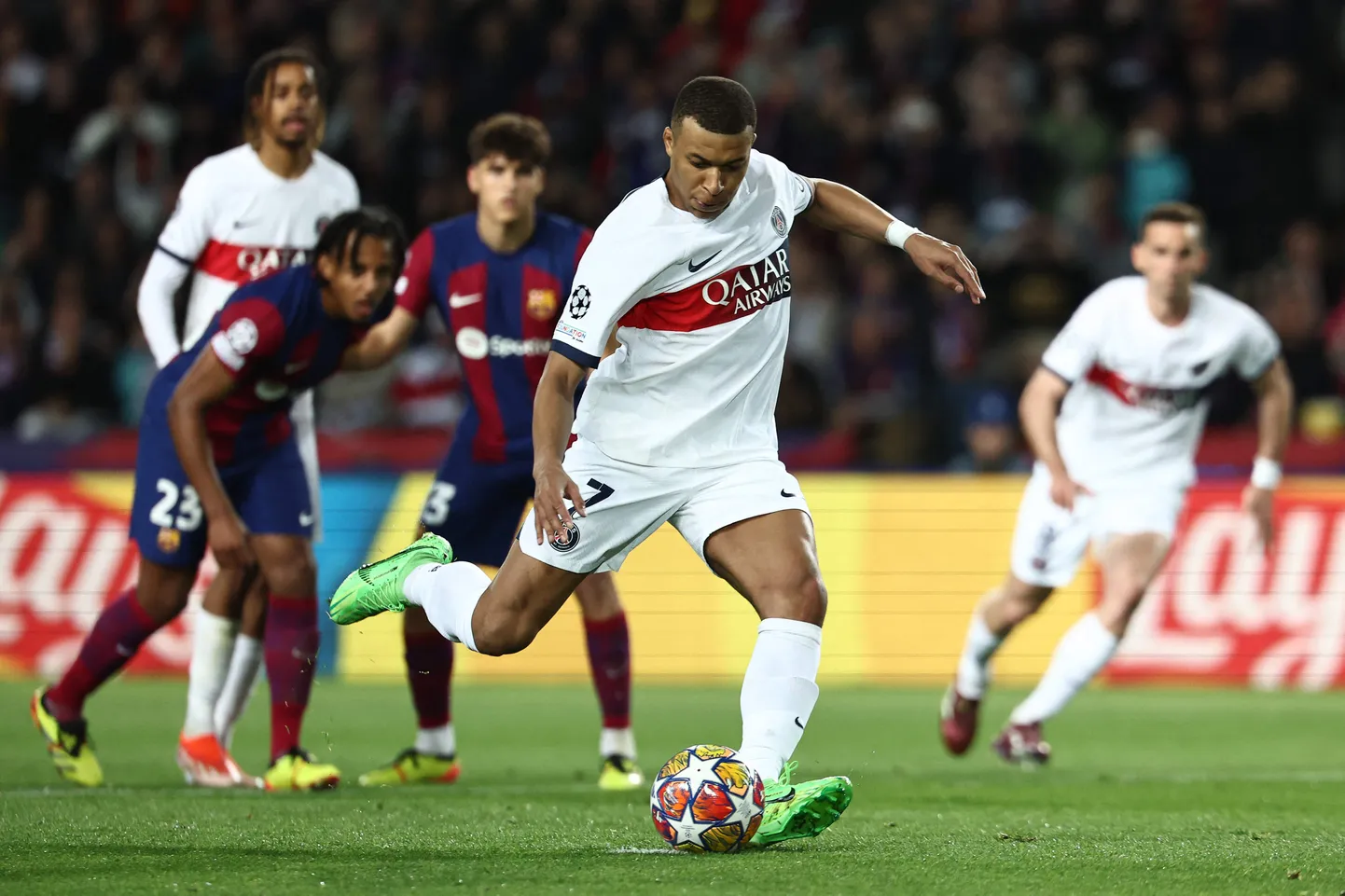 PSG futbolists Kilians Mbapē