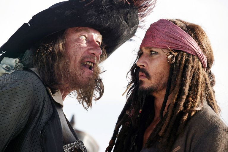 Geoffrey Rush kapten Barbossana ja Johnny Depp kapten Jack Sparrowna filmis «Kariibi mere piraadid: maailma lõpus»