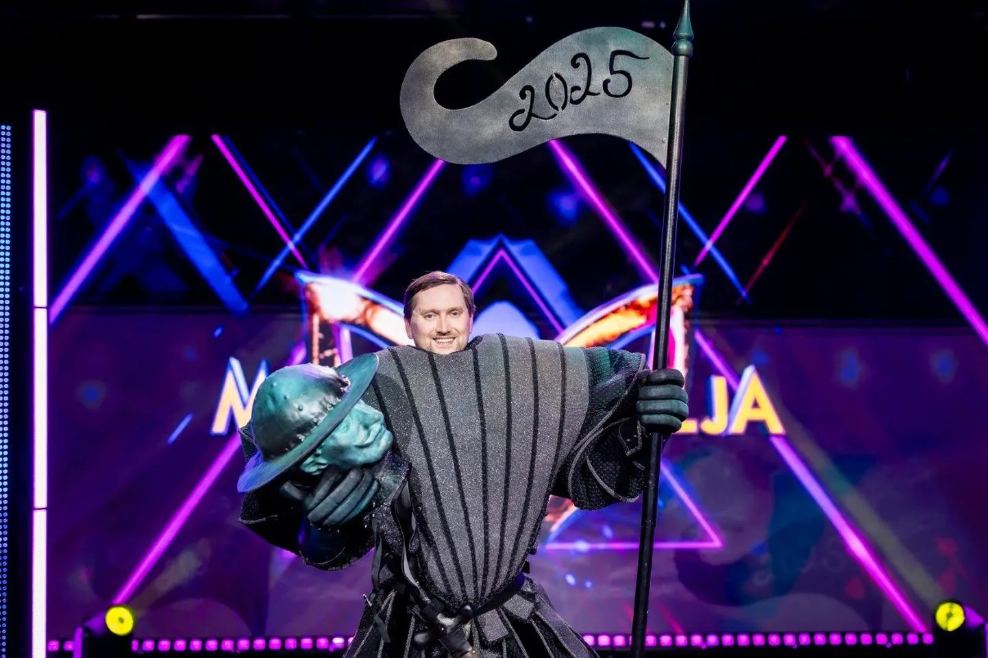 Saates "Maskis laulja" peitus Vana Toomase maski alla Jaak Madison.