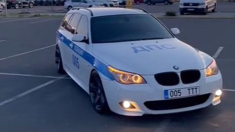 Женщина на BMW со знаками ДПС разозлила эстонских полицейских: ей грозит большой штраф или арест