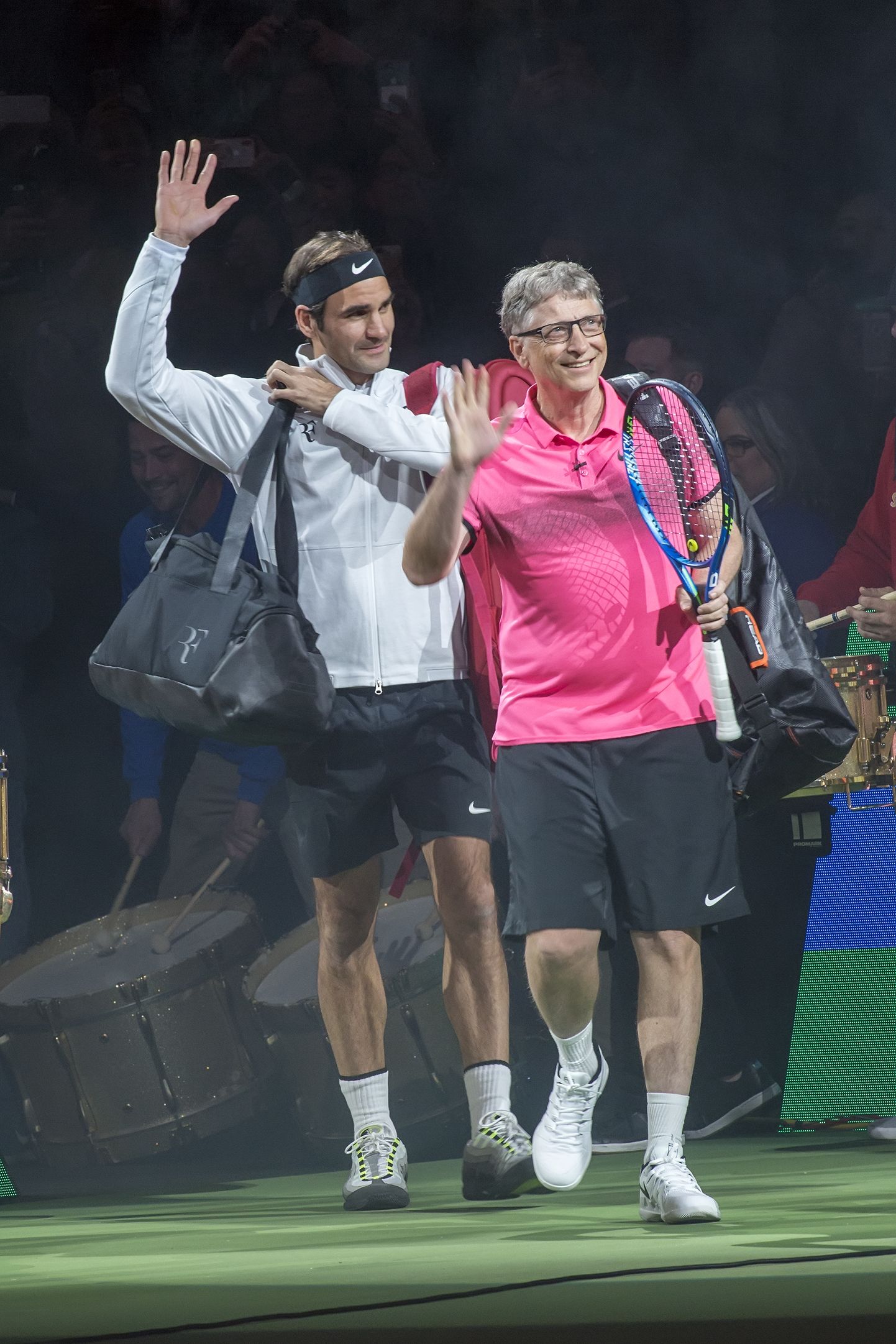 Sõumängu raames pidas Roger Federer paarismängu koos Bill Gatesiga.