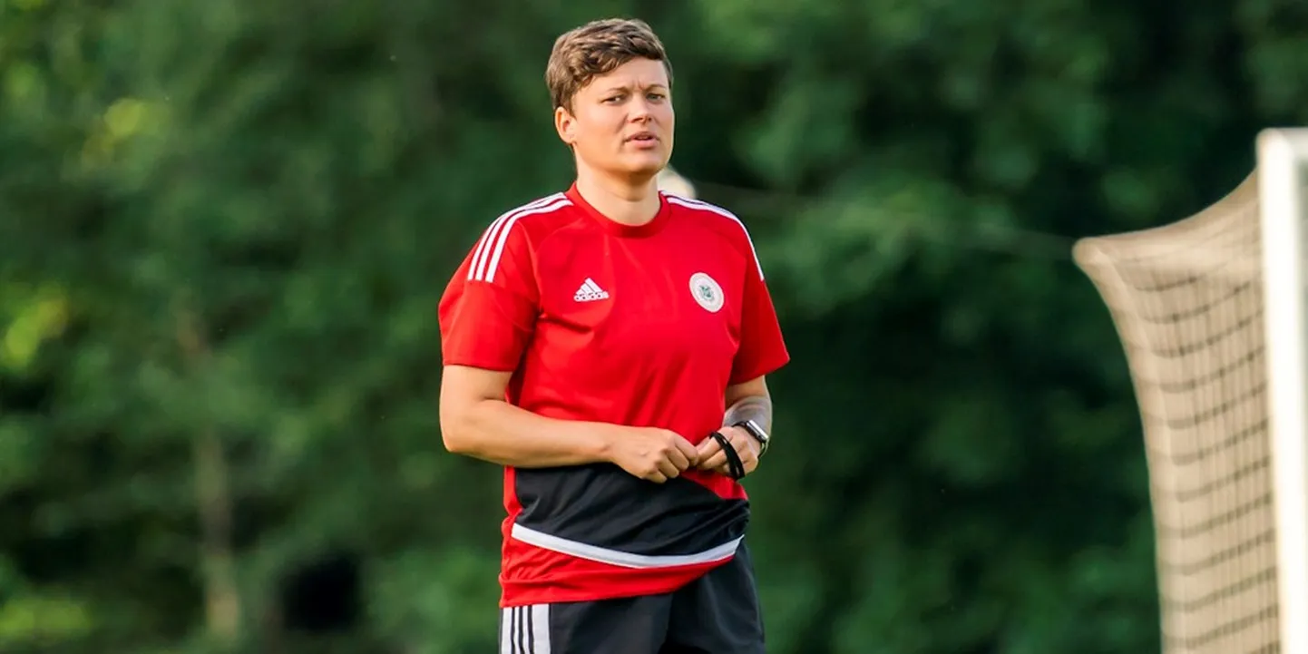 Futbola trenere Liene Vāciete