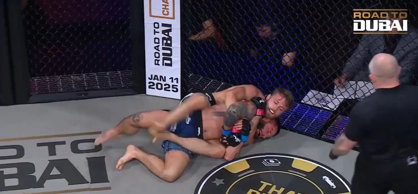 Latvijas jauktās cīņu mākslas (MMA) sportists Matīss Zaharovs pret Hislopu