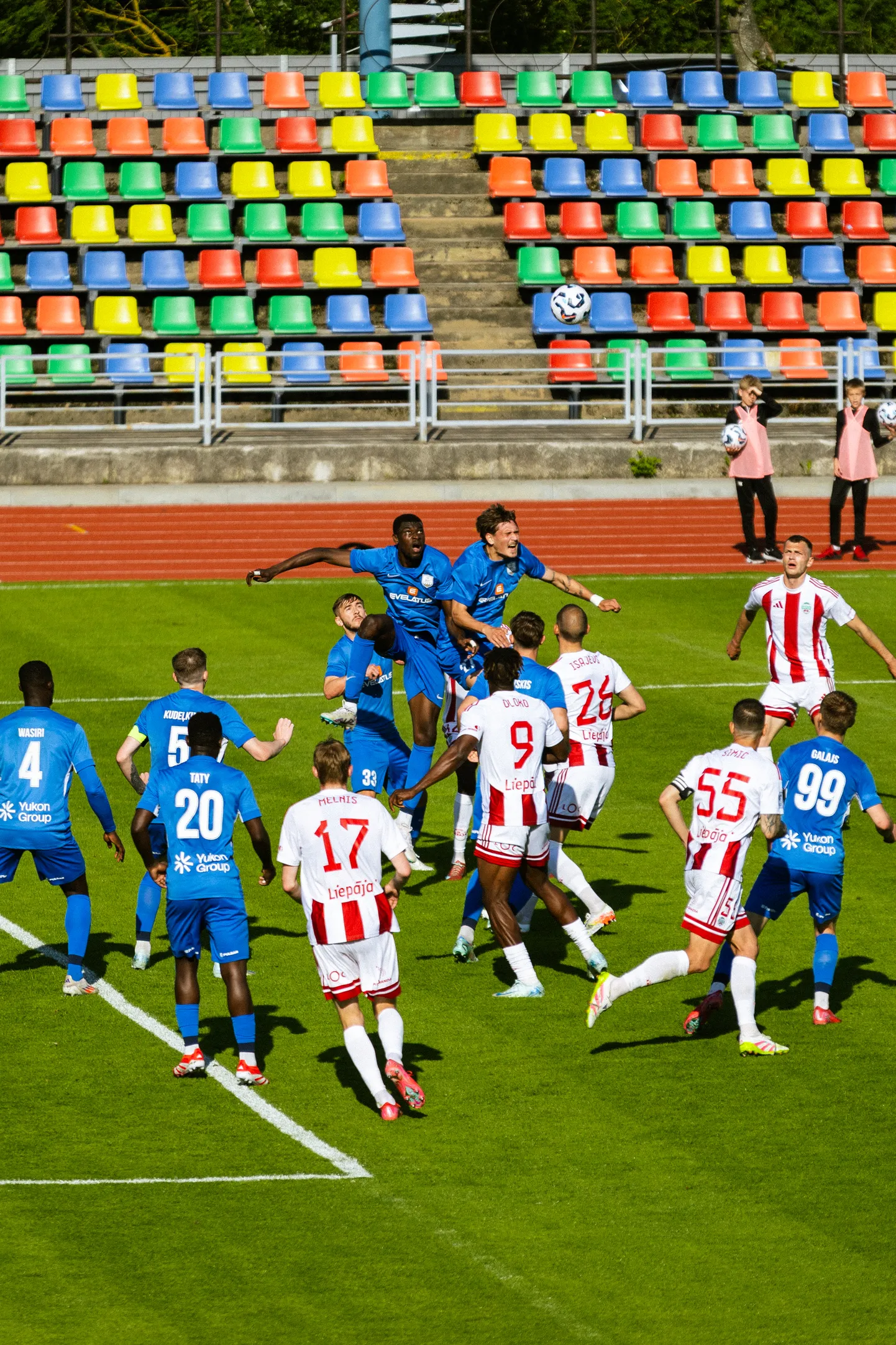 FK "Liepāja" un BFC "Daugavpils" futbolisti