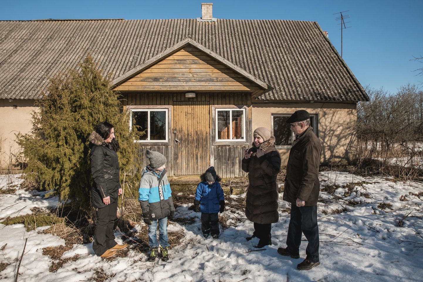 Ilme Zagovejeva ja Juri Zagovejev meenutavad, kuidas musikaalne peretütar Katrin Kokelmann (vasakul)  lapsena maja ees laulda armastas­.