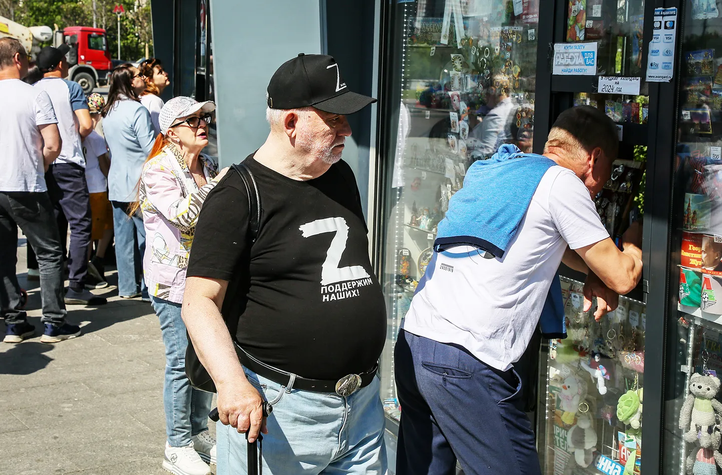 Поддерживающий Россию в войне в Украине человек.