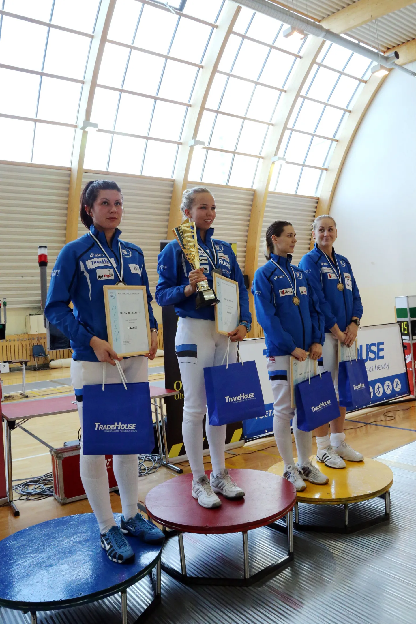 Слева направо: Юлия Беляева, Эрика Кирпу, Ирина Эмбрих и Кристина Кууск на соревнованиях в Эстонии.