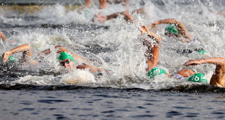 Tokyo olümpiamängude meeste triatlon. Ujumisetapp 1,5 kilomeetrit läbiti Tokyo lahes