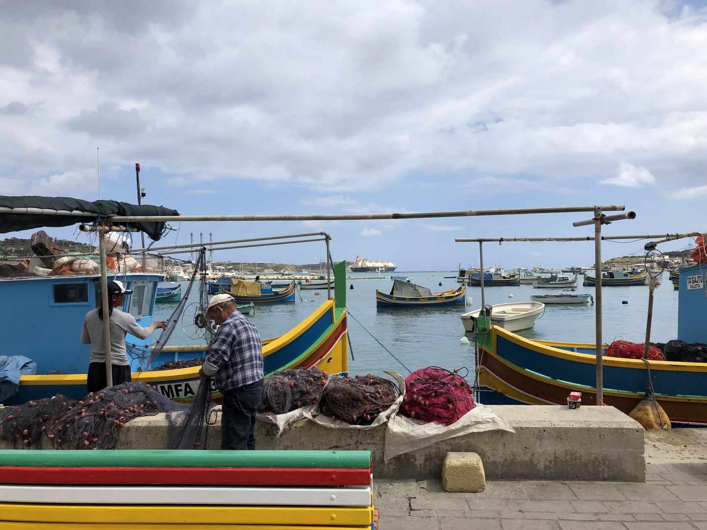 Marsaxlokk on Malta lõunaosas paiknev kaluriküla, mis on tuntud oma rõõmsavärviliste paatide poolest.
