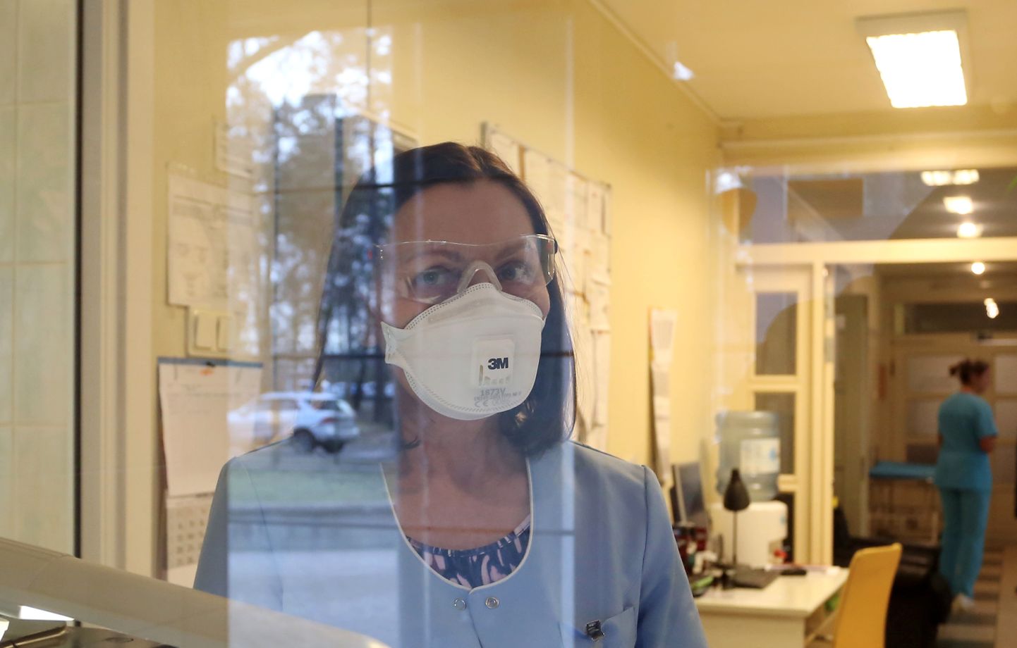 Rīgas Austrumu klīniskās universitātes slimnīcas Infektoloģijas notiek preses pasākums, kurā informē par speciālistu gatavību identificēt koronavīrusa pacientus. 