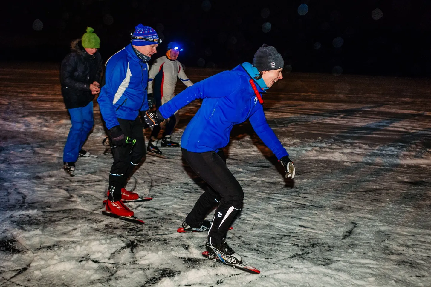 President Kersti Kaljulaid uiskudega Viljandi järvel.