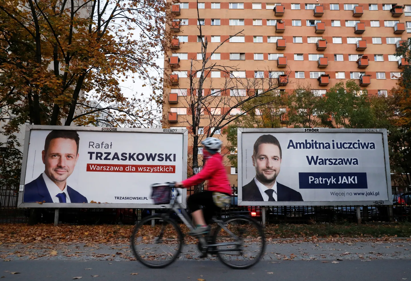 Linnapeakandidaatide plakatid Poolas Varssavis.