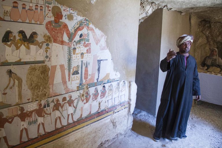 Egiptuses Luxori lähedal Draa Abou Naga nekropolis leiti septembrist detsembrini mitu hauakambrit ja muumiaid